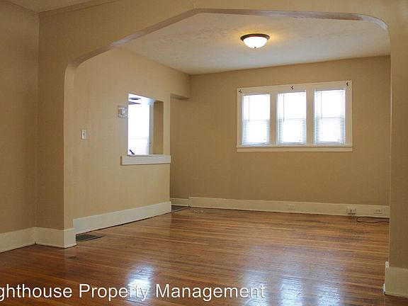 5th image of 908 Ardmore St SE