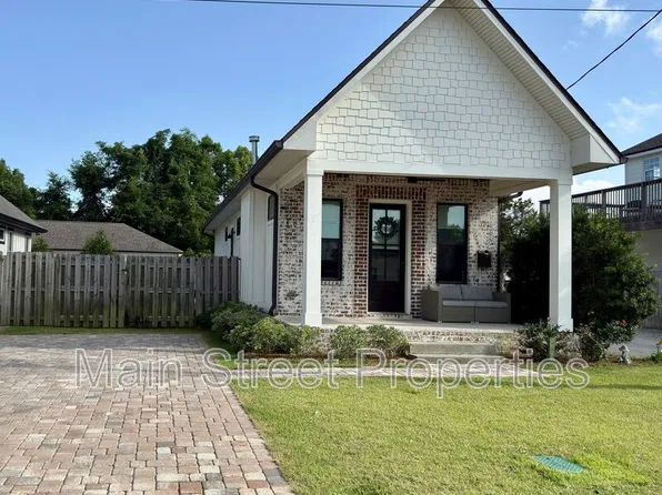 1205 E Scott St, Pensacola, FL 32503
