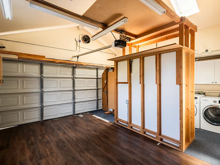 Garage / Extra Bedroom