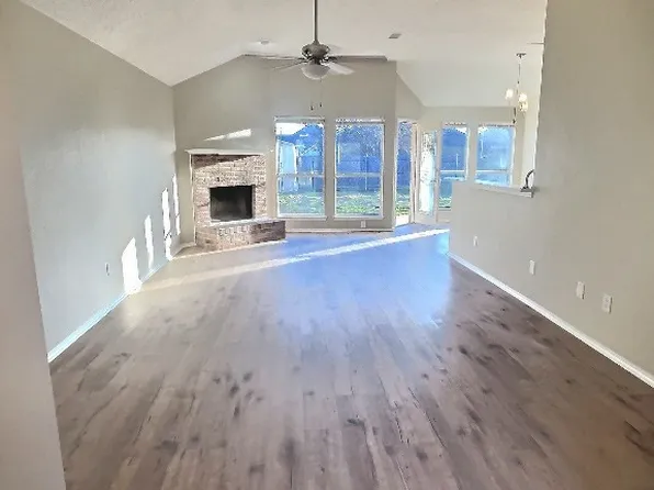 228 W Glen Meadow Dr, Glenn Heights, TX 75154