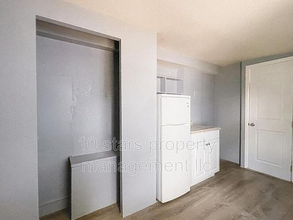 4th image of 407 S Jupiter Ave #10