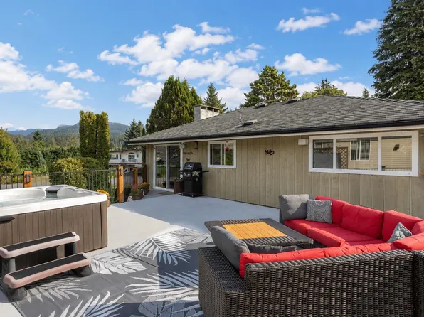 40251 Kalodon Rd, Squamish, BC V8B 0G2