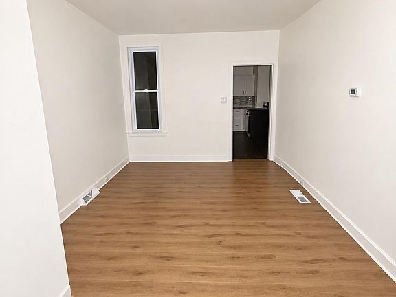 3rd image of 324 Smith St