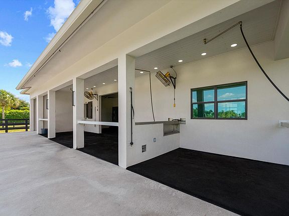 5th image of 15450 Estancia Ln