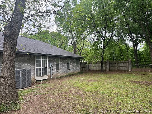 4th image of 221 Cross Creek Cir