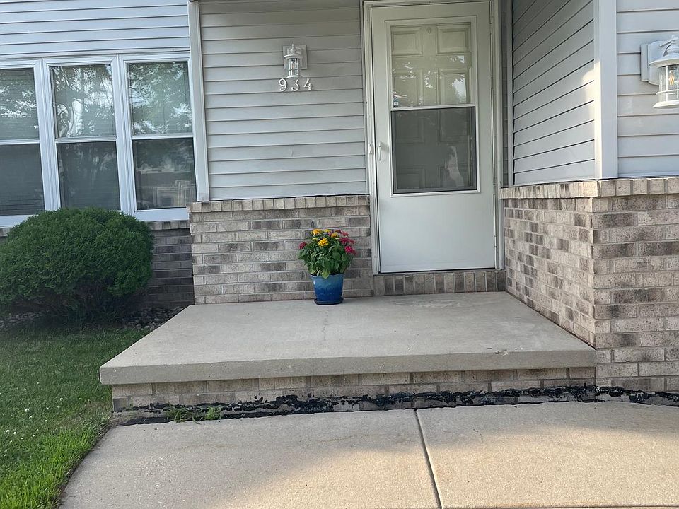 1st image of 934 Estes Dr
