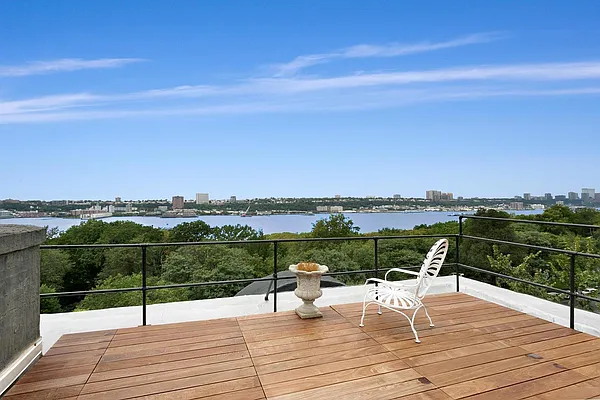 Sold by Compass | media 14