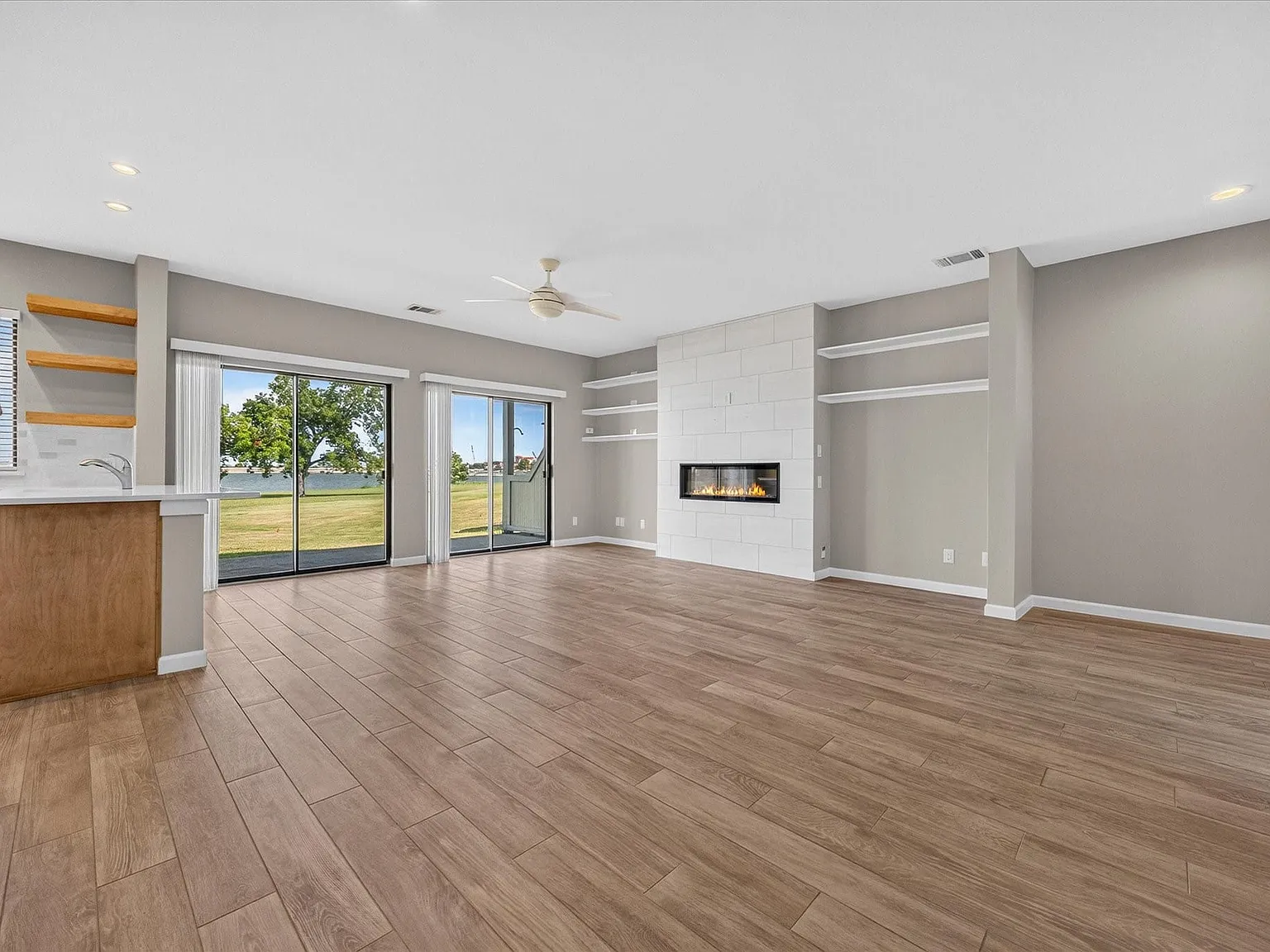2 bed, 2.0 bath, 1222 sqft, $2,200 — Photo 3