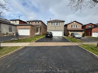 141 Surbray Grv #BASEMENT, Mississauga, ON L5B 2E2