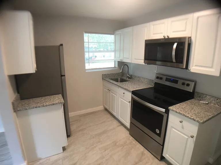323 & 325 N Caroline St — Photo 4