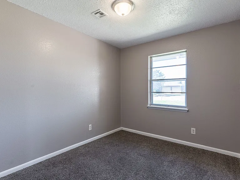 1212 N Janeway Ave — Photo 10