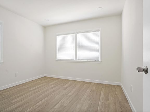 5th image of 12237 Vanowen St APT C