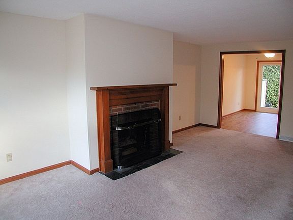 3rd image of 17 Mansion Woods Dr #H