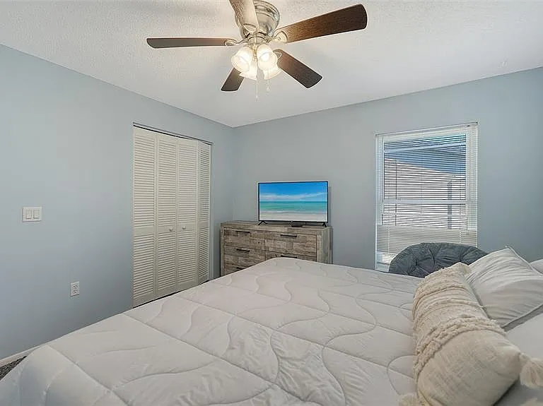 2246 Cork Oak St W — Photo 37