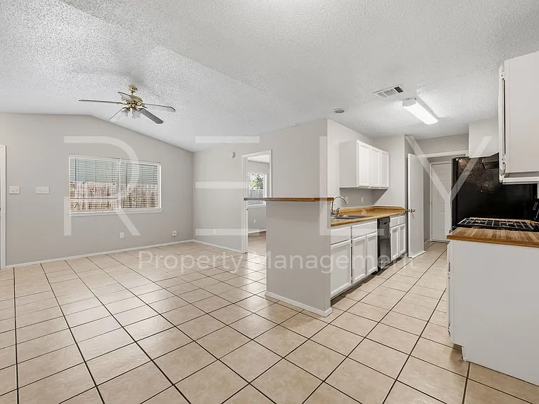 CV-AUS8001 West Gate — Photo 11