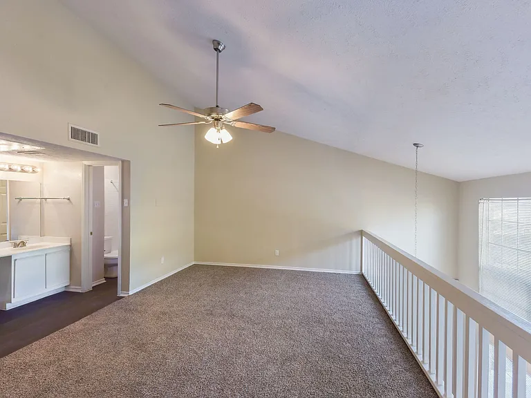 Davenport Apartments — Photo 43