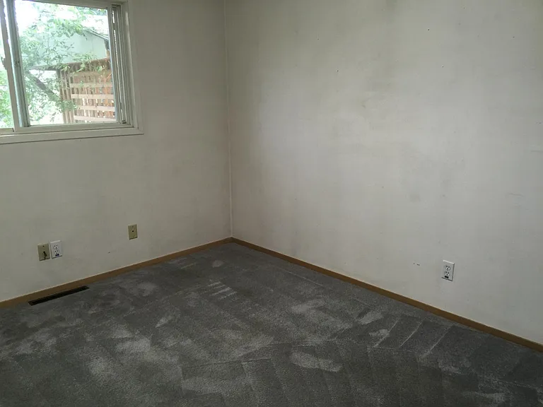 215 NW Webb St #UPPER — Photo 7