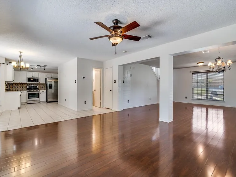 8605 Treasure Cv — Photo 8