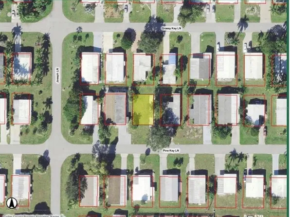 171 Pine Key Ln #28, Naples, FL 34114