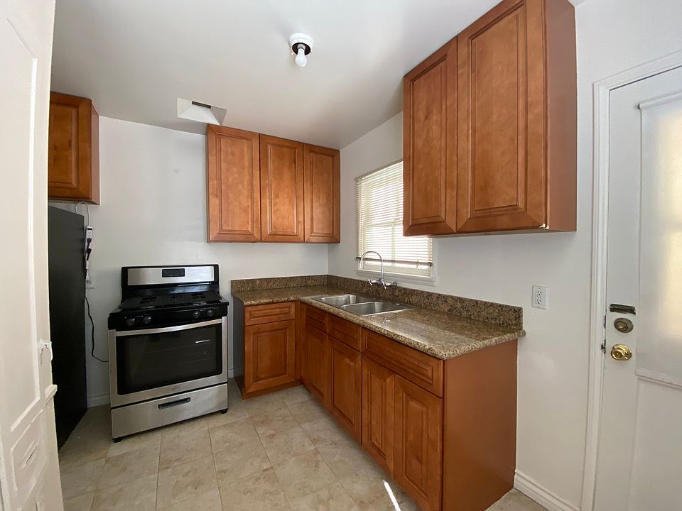 1st image of 2115 S Bentley Ave