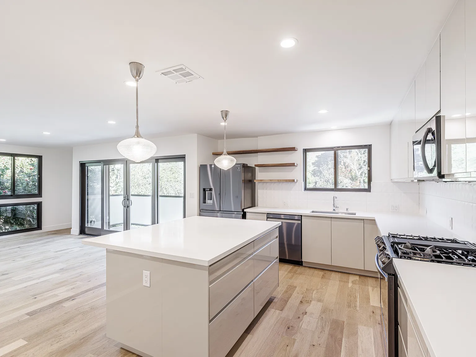 1657 Malcolm Ave — Photo 2