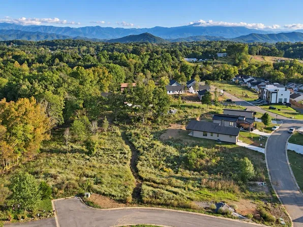 Rock Ct, Sevierville, TN 37876