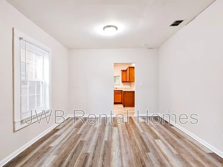 1265 W 31st St — Photo 4