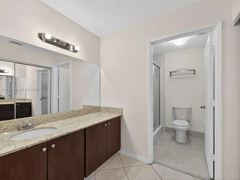 616 Woodgate Ln — Photo 7