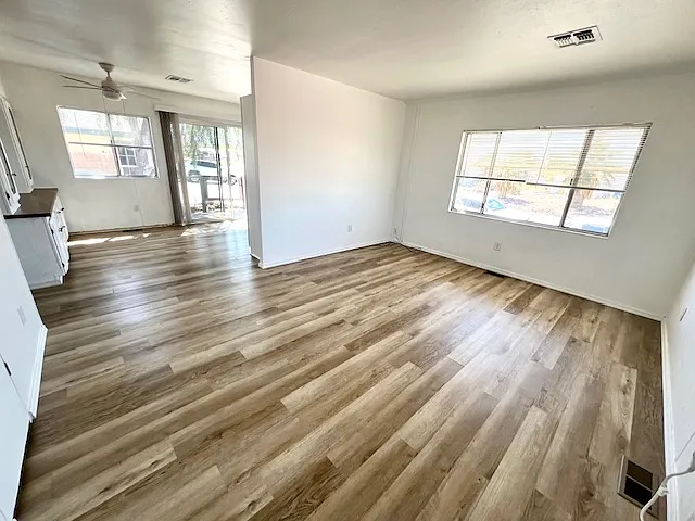 945 Holly St — Photo 11