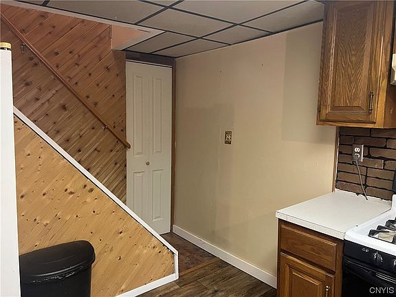 4th image of 601 Earl Ave