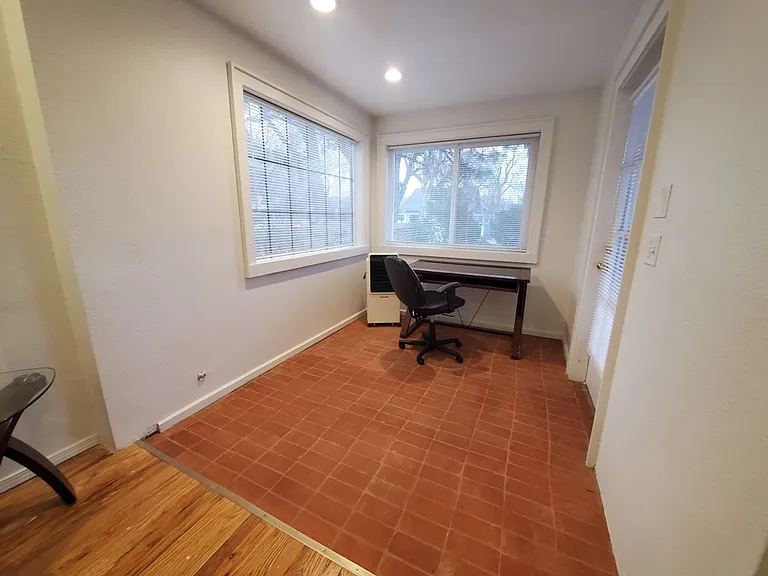 911 Fruit Ave NW — Photo 18