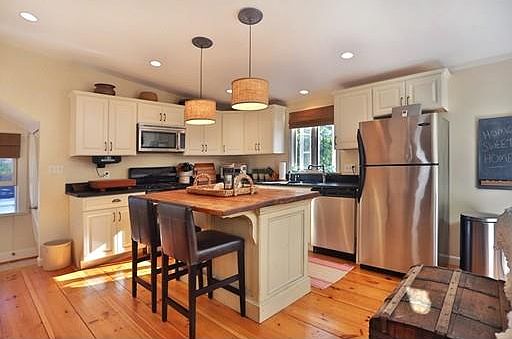 3rd image of 87 1/2 Market St #87H