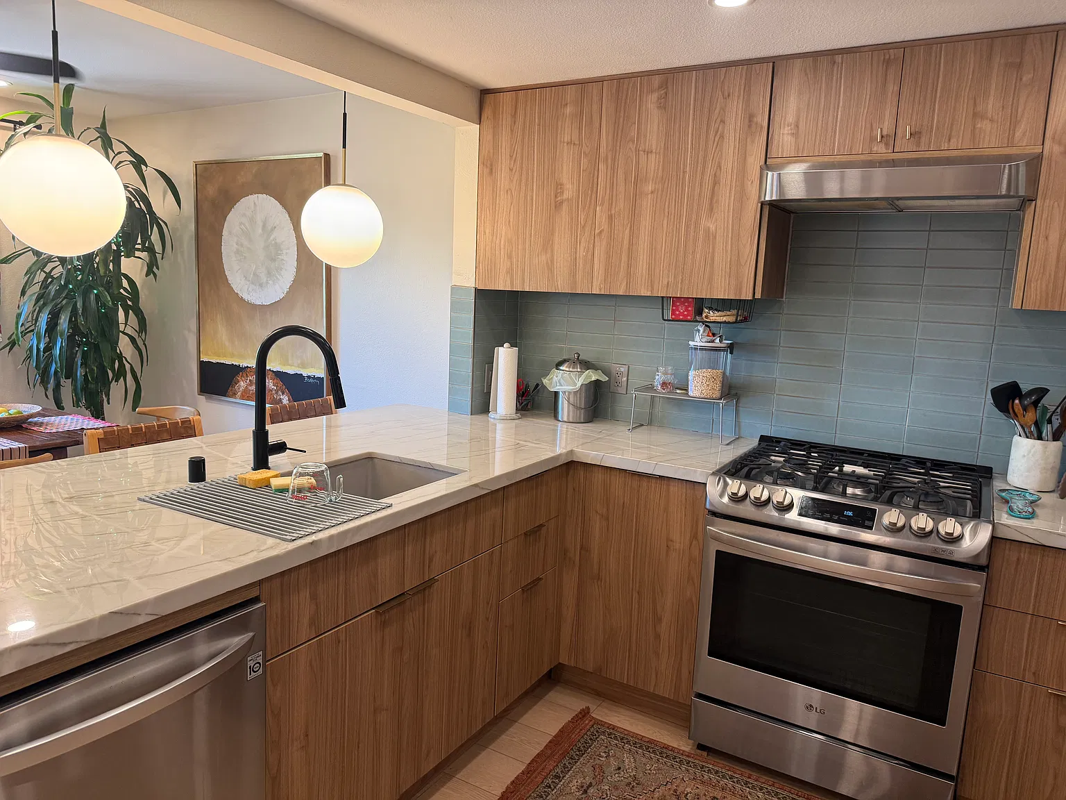 3 bed, 1351 sqft, $3,850 — Photo 3
