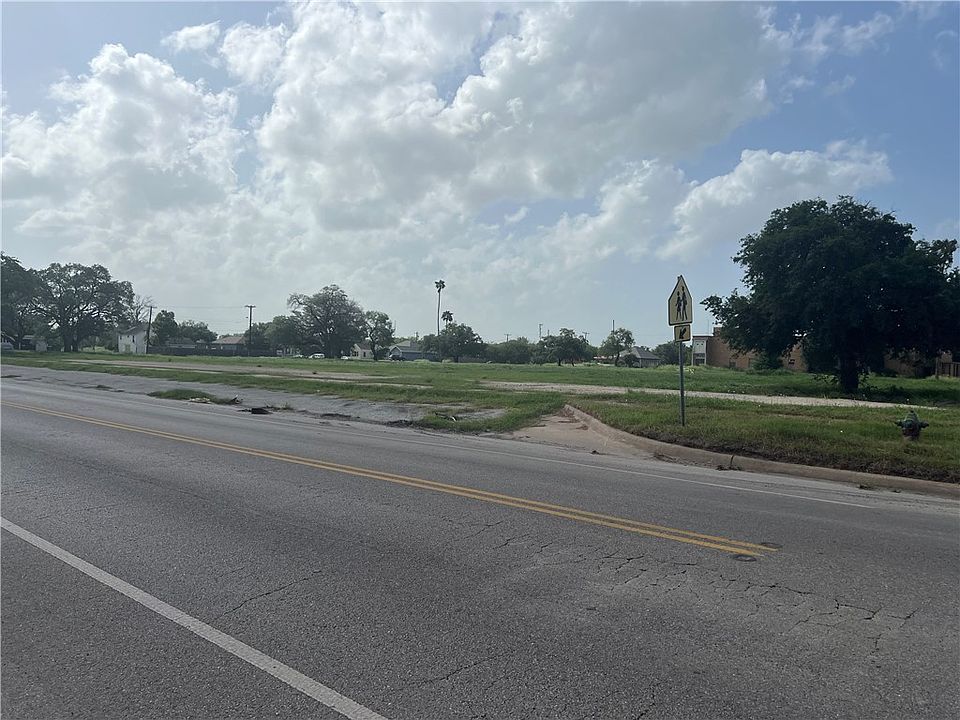 2nd image of 400 E Caesar Avenue