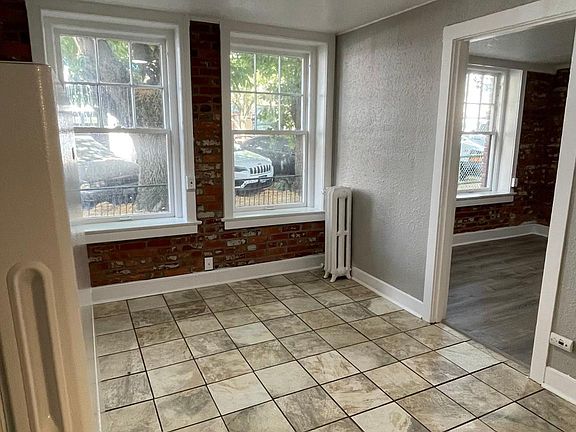 4th image of 219 Saint Helens Ave #105