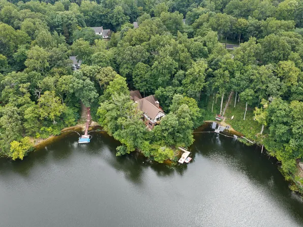 2490 Tree House Dr, Woodbridge, VA 22192