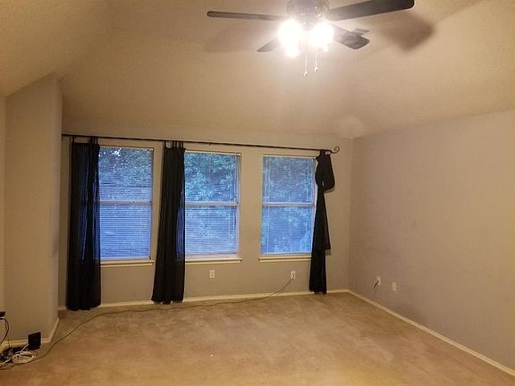 5th image of 323 Oak Meadow Ln
