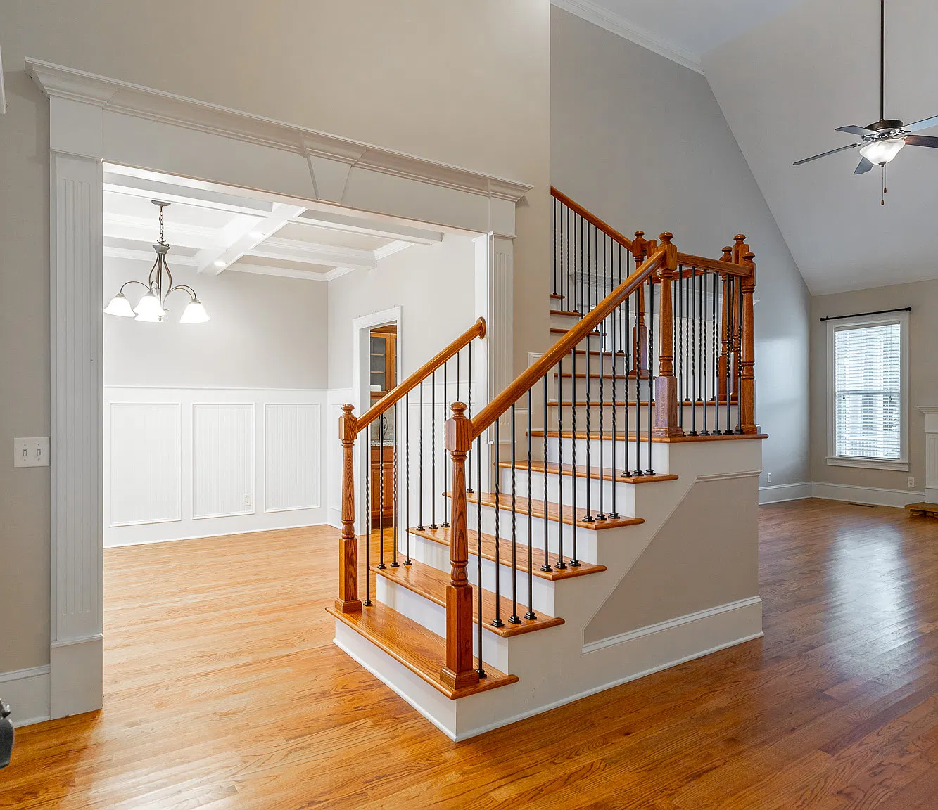5 bed, 2.5 bath, 2400 sqft, $2,800 — Photo 4
