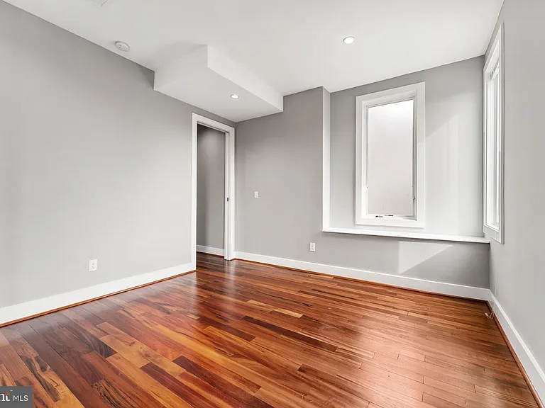 2421 1st St NW #1 — Photo 17