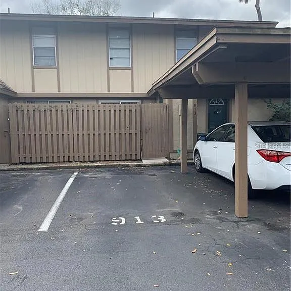 913 Buck Ct — Photo 2