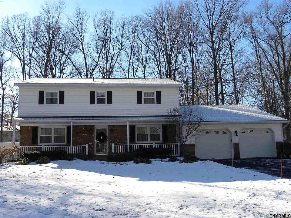 1st image of 18 Pinehurst Dr