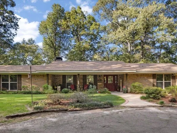 906 Hidden Valley Dr, Carthage, TX 75633