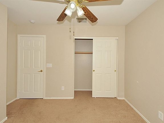 5th image of 10526 W Roanoke Ave