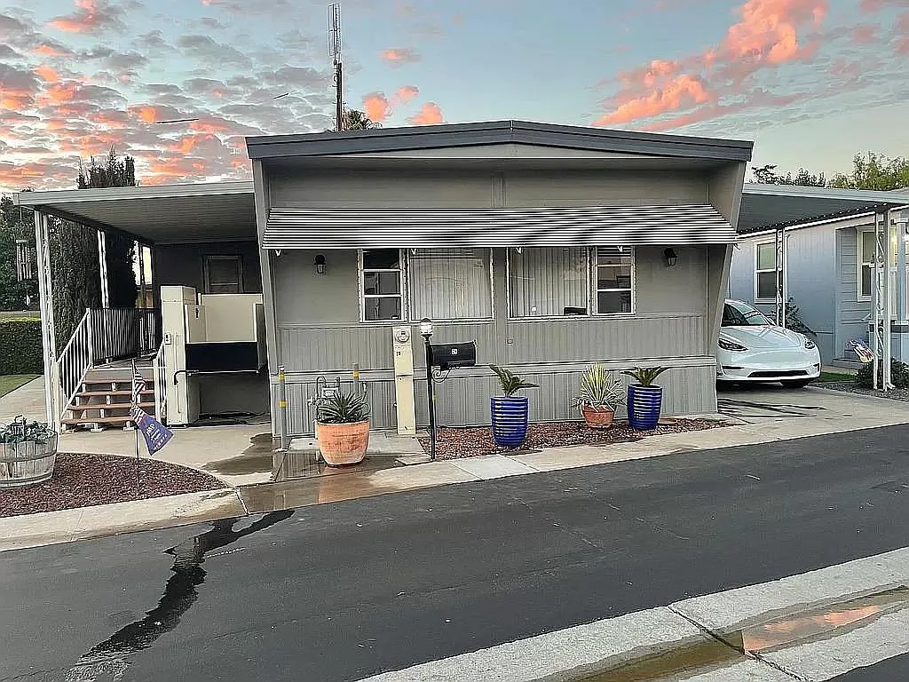 1650 Villa Ave Space 29 photo 1