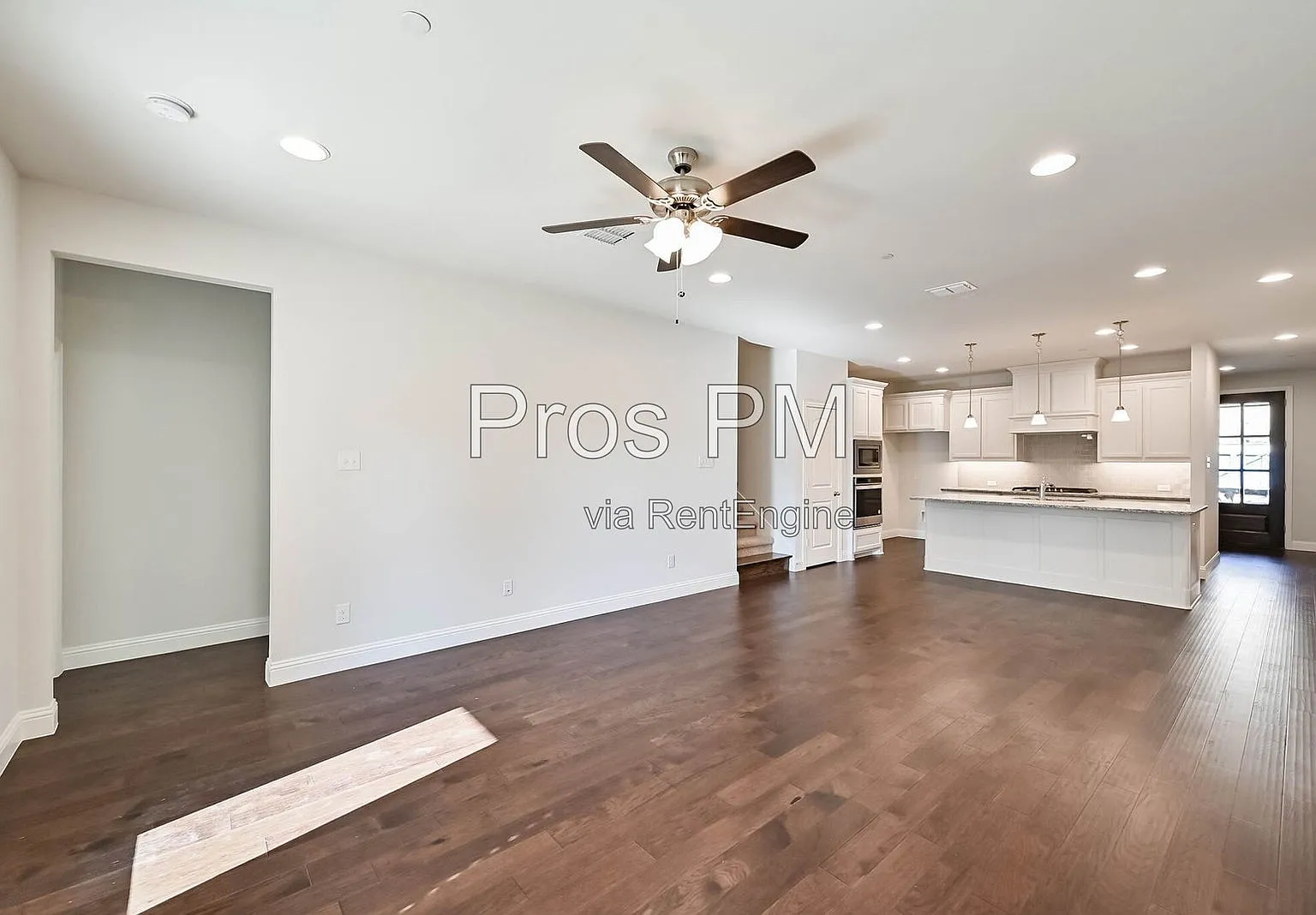3 bed, 2.0 bath, 2189 sqft, $3,300 — Photo 4