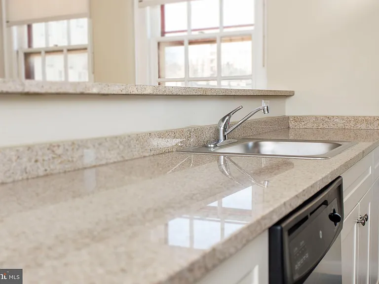 532 Spruce St #4 — Photo 6