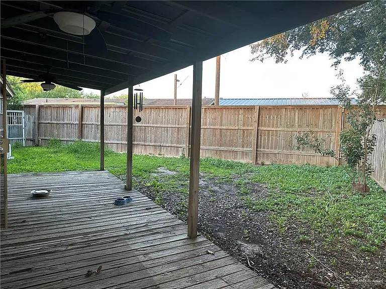 323 W Davis Rd — Photo 14