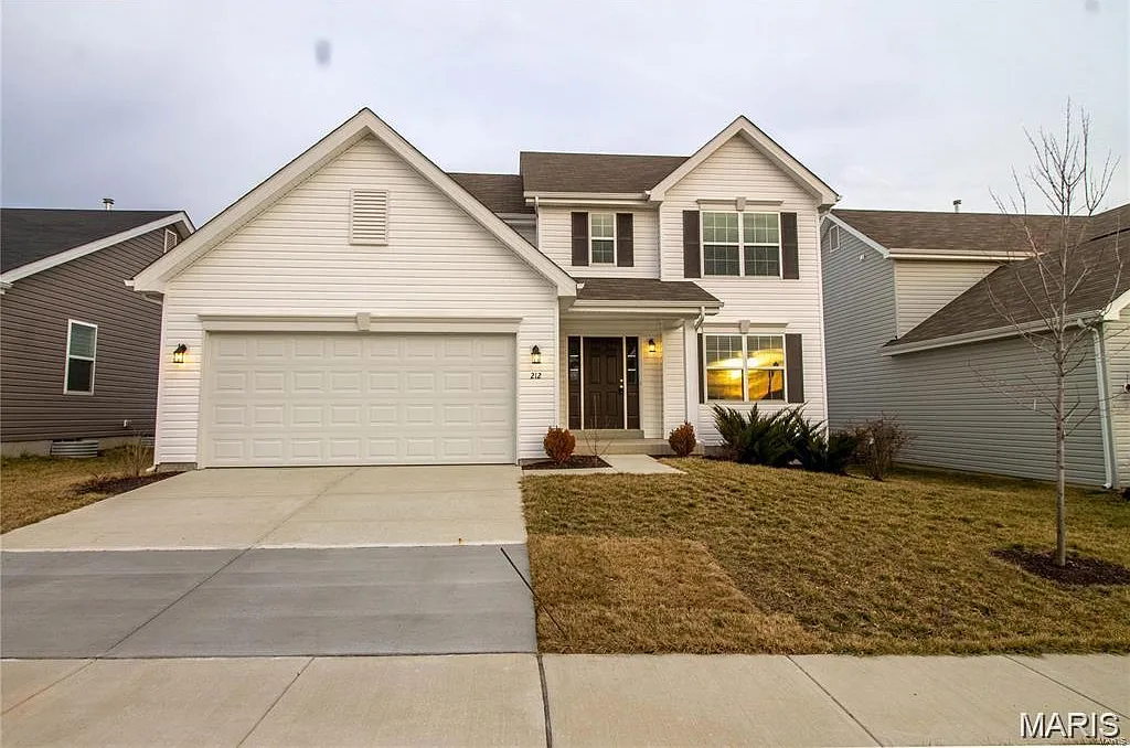 4 bed, 3.5 bath, 2544 sqft, $2,395 — Photo 1