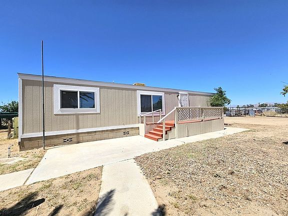 2nd image of 810 E Hillcrest Ave