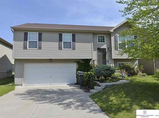 19366 Laci St, Omaha, NE 68135